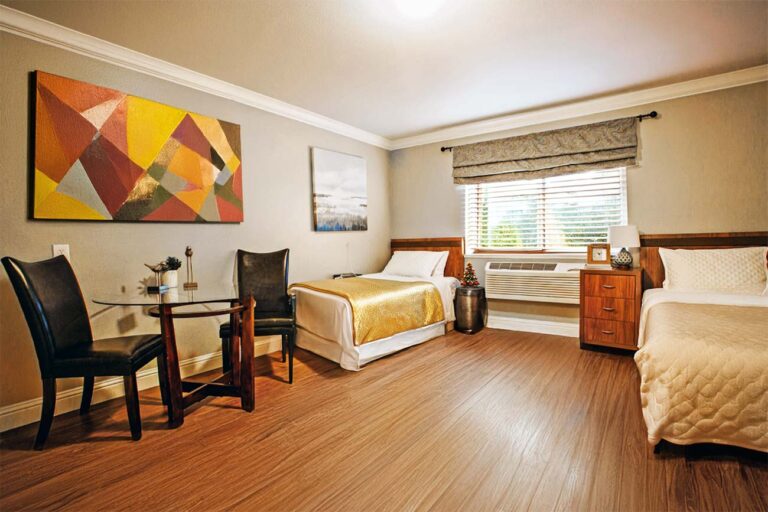 Vista Prado Vallejo-Senior Care Living-Room Inside
